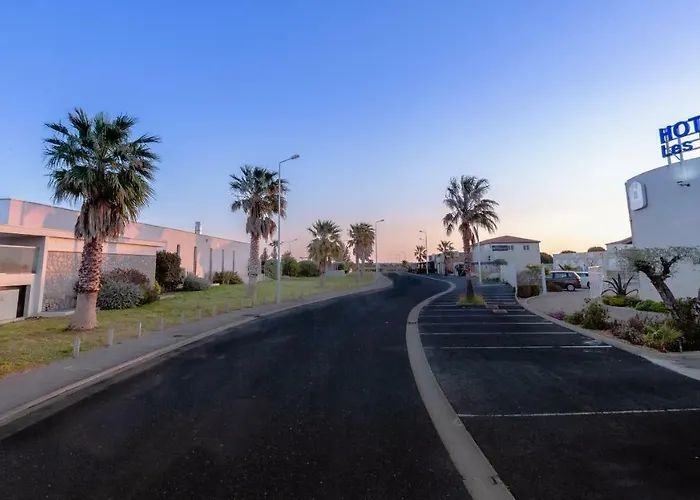 Hotell The Originals City, Les Domes, Sud Saleilles